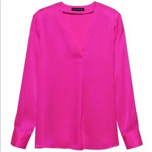 Banana Republic Drapey V Neck Top. NWT